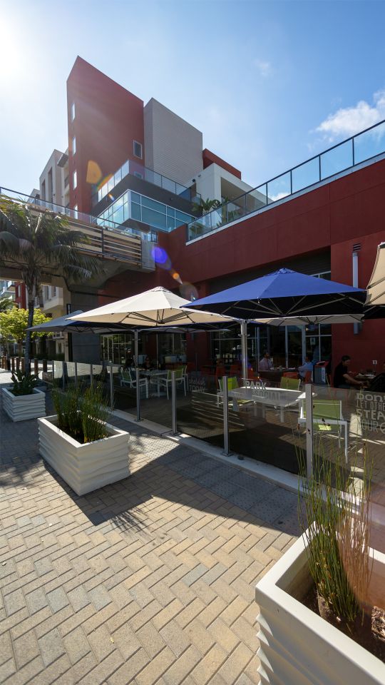 Cantilever Umbrella at the bar
