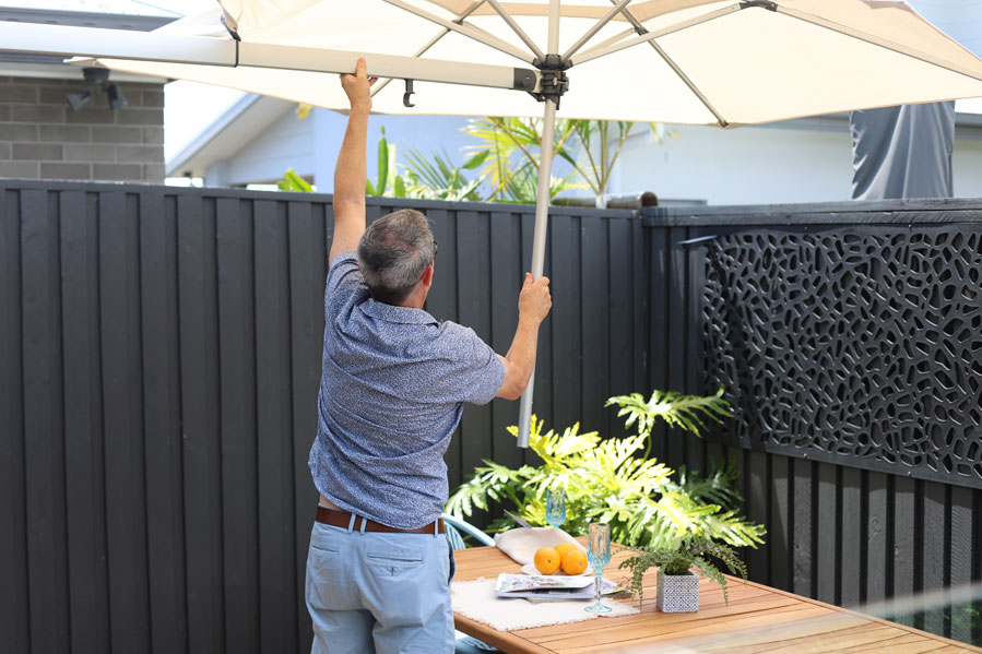 wall mounted shade umbrella